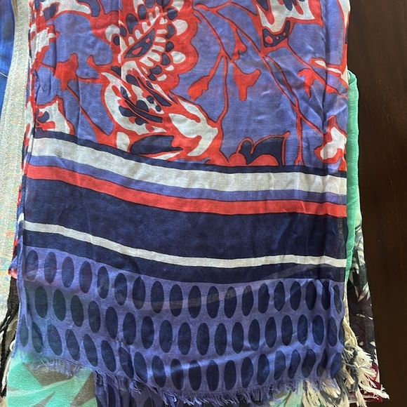 Women’s Lightweight Scarf/Wrap Excellent Condition - Picture 6 of 6